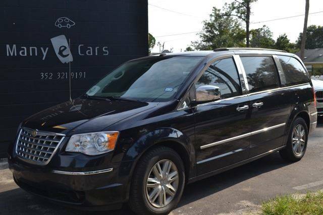 2010 town and country minivan